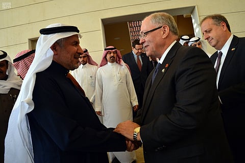 رئيس مجلس الشيوخ الكندي يزور مركز الملك سلمان للإغاثة