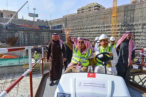 بالصور.. فيصل بن بندر يعلن إنجاز 48 % من "قطار الرياض"