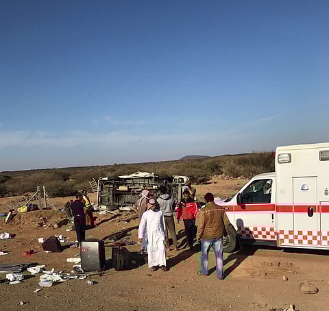 وفاة 5 وإصابة 8 في حادث انقلاب ميكروباص على طريق الهجرة بالمدينة