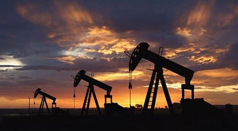 النفط يرتفع 2% مدعومًا بآمال اتفاقات تجارية