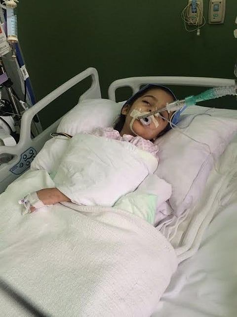 إنفلونزا تنقلب إلى عمى وخرس.. تحقيقات بقضية "حلا" والمستوصف الشهير بجدة