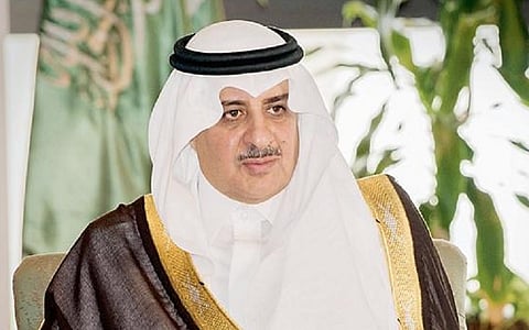 "أمير تبوك" يعزي أسر المتوفين في حادث عقبة هضبة بدا