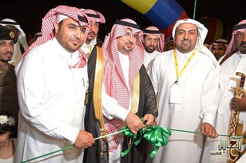 محافظ محايل عسير يفتتح فرع "سنابل السلام" الجديد