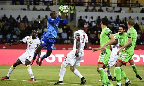 أزمة قلبية تقتل شاباً جزائرياً من شدة انفعاله من أداء المنتخب الجزائري