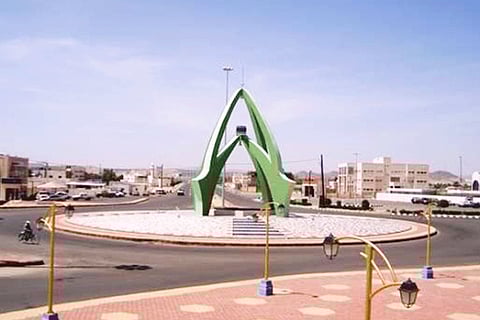 طعن شاب في مضاربة جماعية بعقيق الباحة.. والشرطة تحقق