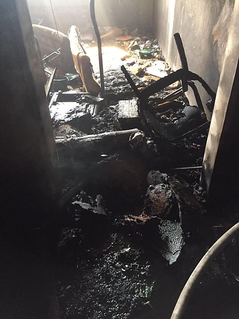 شاهد .. "المدني" يخمد حريقاً في "نويعمة وادي الدواسر"