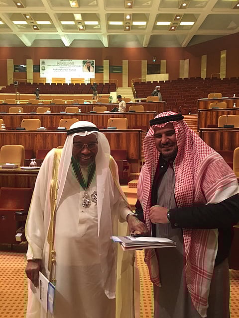 بعد وسام الملك.. رسالة للشباب من أول رئيس للبنك الإسلامي تنقلها "سبق"