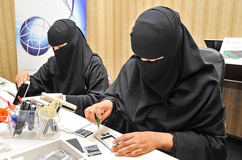 "التدريب التقني" تؤهل أكثر من 10 آلاف سعودية للعمل بصيانة الجوال