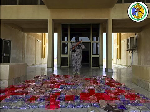 "حدود جازان" يُحبط تهريب ٥٦٩ كيلو حشيش .. ١٣ متورطاً و٣ جنسيات