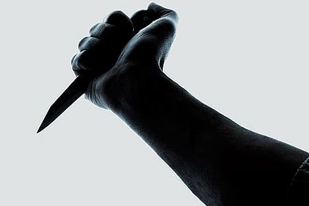 حادثة الطعن بمحل تجاري بكعكية مكة.. أبناء عمومة والسبب "لعبة ضومنة"