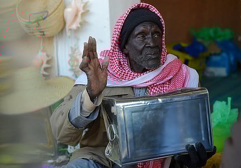 شاهد.. "العم بحري" لـ"سبق": شاركت في أول جنادرية منذ 33 عاماً وكانت 3 دكاكين