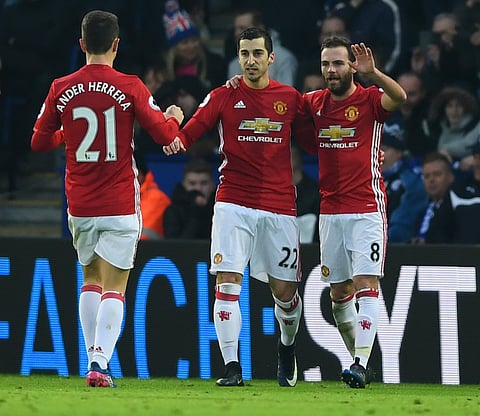 مانشستر يونايتد يضرب ليستر بالثلاثة وفوز صعب للسيتي