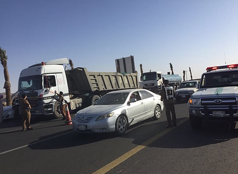 مرور نجران يطلق حملة توعوية لتركيب حواجز الشاحنات