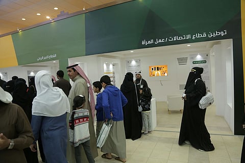 جناح "العمل" بالجنادرية 31 يعرّف ببرامج توطين الاتصالات