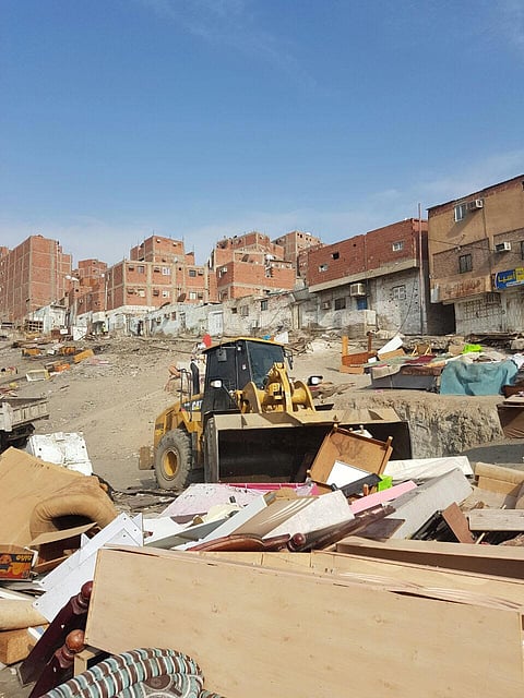 بلدية المسفلة تزيل عشوائيات حوش بكر بمكة‎