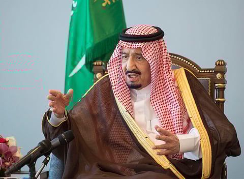 الملك للطلبة السعوديين بماليزيا: أنتم من بلاد قِبلة المسلمين .. كونوا قدوة