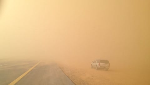 تنبيه لمستخدمي هذه الطرق بمكة المكرّمة: أتربة ورياح نشطة