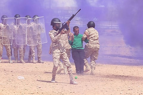 شاهد.. "آل عياف" يرعى حفل تخريج الدورة الثالثة "منهاج 81"