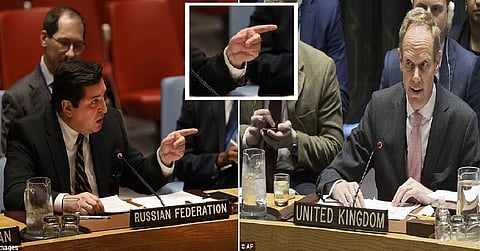 شاهد.. عبارة تثير مندوب روسيا بمجلس الأمن فيصرخ في نظيره البريطاني: "انظر إليّ"
