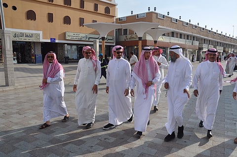 أمين الطائف يقف على سير العمل بمشروع بوابة "العباس" التراثية