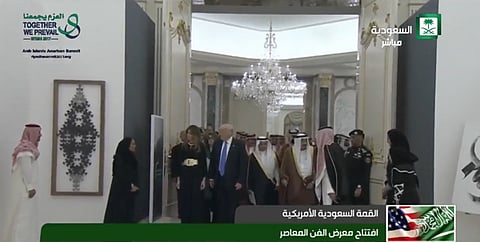 الملك وترامب  يزوران معرض الفن المعاصر بالرياض