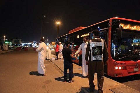 "سبق" ترصد مراكز النقل الترددي بالمدينة: مرور ينظِّم وأمن يتابع