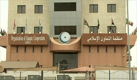 "التعاون الإسلامي" تدعو دولة قطر إلى الالتزام بتعهداتها