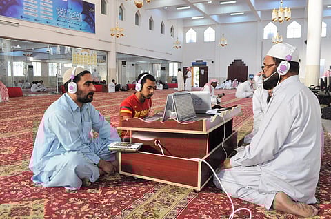 هكذا حفظت "المسنّة الأميّة" القرآن بتبوك رغم مرضها وكبر سنها.. قدوة للمجتمع