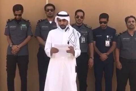 بالفيديو .. حرّاس مستشفى حائل العام يناشدون الأمير التدخّل: 5 أشهر نعيش بلا راتب