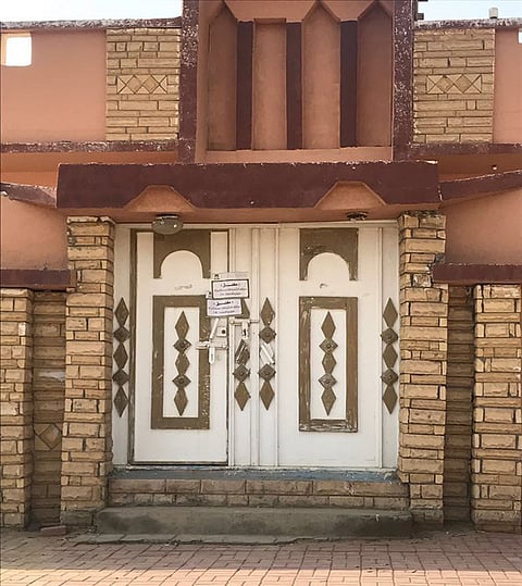 إغلاق منزل في نجران تستخدمه شركة سكنًا للعمالة ومستودعًا للأغذية