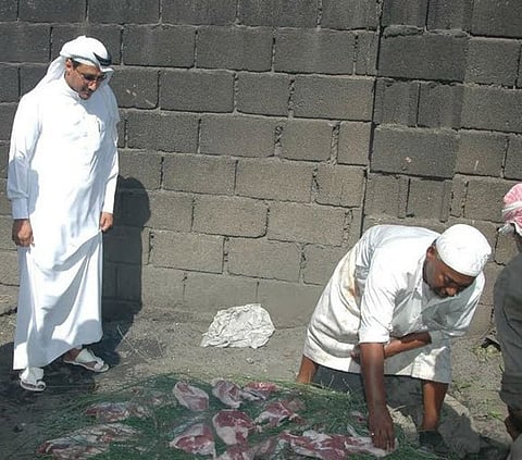 "الحنيذ".. إقبال على المرخ والشقب والبشام لإعداد وجبة العيد بالجنوب