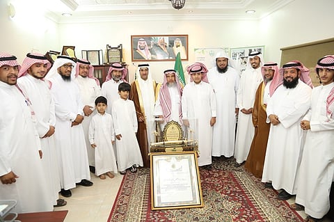 بالصور.. "تنمية الأفلاج" تكرّم أبناء رواد شاركوا المؤسس فتح الرياض