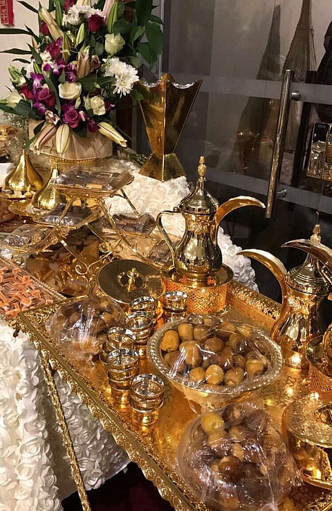 موظفات دار المسنين بالطائف تقدمن الهدايا لحضور فعاليات اليوم العالمي