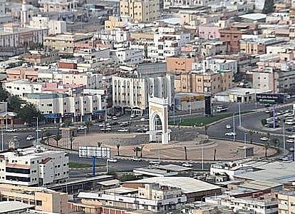 امرأة تقتحم مصرفاً في جازان بسلاح أبيض وتحاول طعن موظف