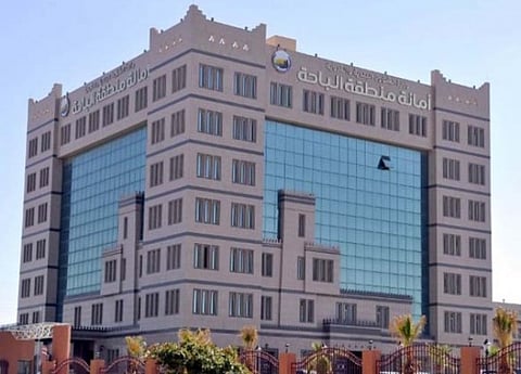 أمانة الباحة: مقتل رئيس بلدية القرى على يد أحد موظفيها.. والجاني يلحق به
