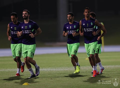 الأهلي: عواجي يغادر إلى القاهرة.. والجاسم في المراحل الأخيرة للتأهيل