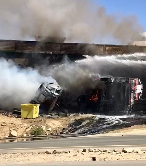 شاحنة تخترق مبنى في بني عمرو بالنماص.. ووفاة قائدها