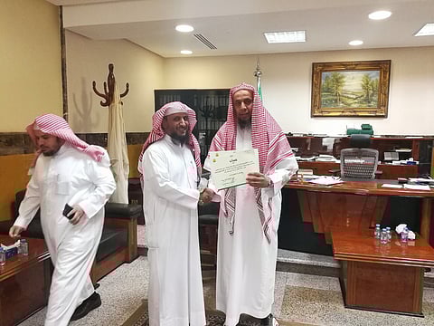 رئيس المحكمة العامة ببريدة يكرم موظفي الإسناد القضائي