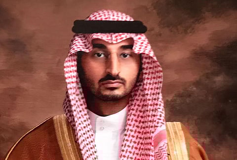 "عبدالله بن بندر" يعزي ذوي مرافقي منصور بن مقرن