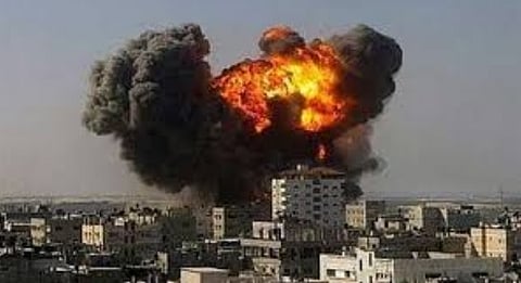 عدن تستيقظ على انفجار ضخم يهز مركزاً أمنياً بالمنصورة