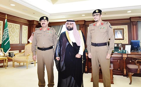نائب أمير جازان يقلد "التميمي" و"آل حيدر" رتبة "عقيد"