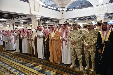 وزير الحرس يعزّي في وفاة "العماج"