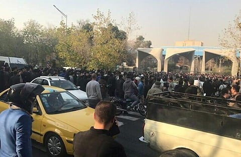 محللون: "كذاب ولص إيران" يمتلك 95 مليار دولار وجمعية لديها 80 مليارًا من أموال الخُمس