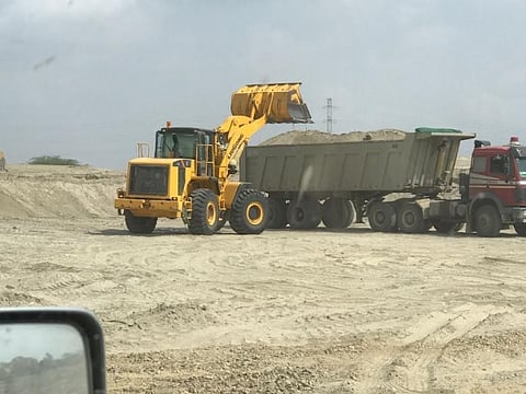 تزامناً مع موسم الأمطار.. "بيش" تشكو نهل رمال الوادي وتستذكر الضحايا