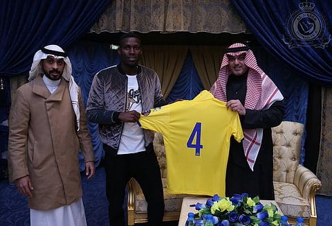 النصر يجدد عقد "عمر هوساوي" لمدة موسمين