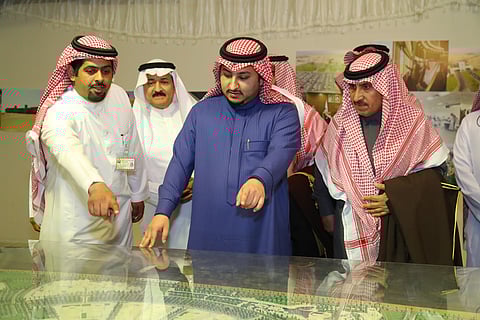 نائب أمير الجوف يتفقد جناح الجوف بالجنادرية 32