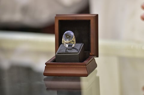 شاهد "ملبوس العافية".. قطع من الفضة تأسر القلوب بالجنادرية