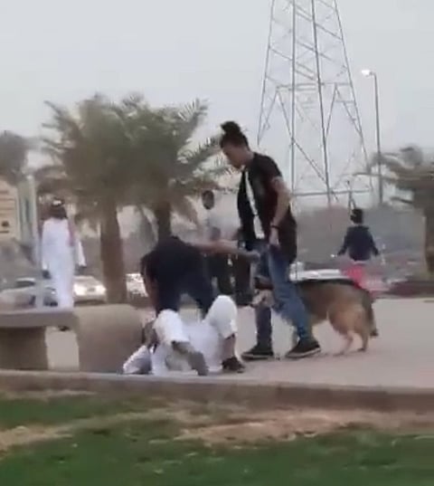 موثقة حادثة ممشى الهجرة: قمت بالتصوير نصرة للرجل أمام وحشية المعتدين عليه