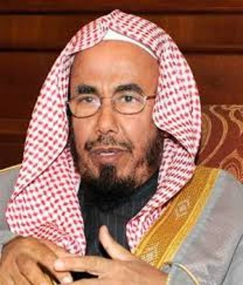 "المطلق": ادخار "أرامكو" و"سابك" و"الأسمنت" وغيرها جائز وليس ربًا