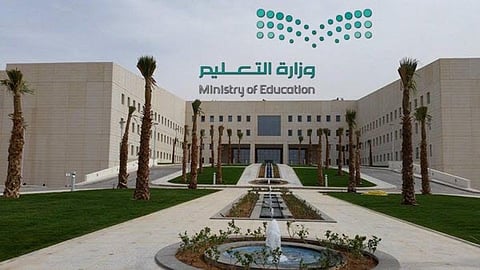 "التعليم" تحث "القادة والقادات" على تنبيه المعلمين والمعلمات بطباعة استمارات النقل الخارجي